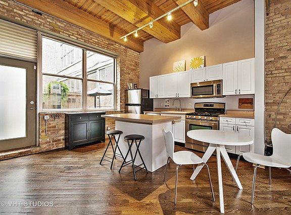 2nd image of 1801 W Larchmont Ave APT 116