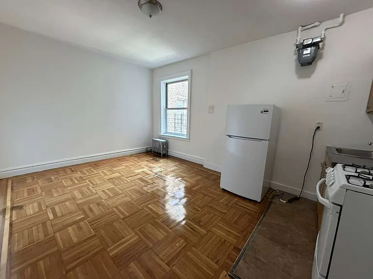 2180 Ryer Ave #4 — Photo 7