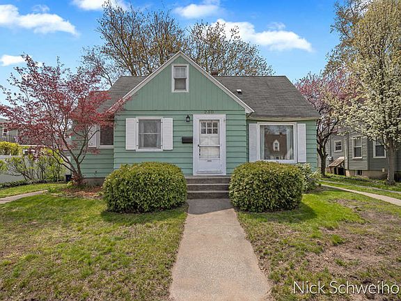 3rd image of 230 W 24th St