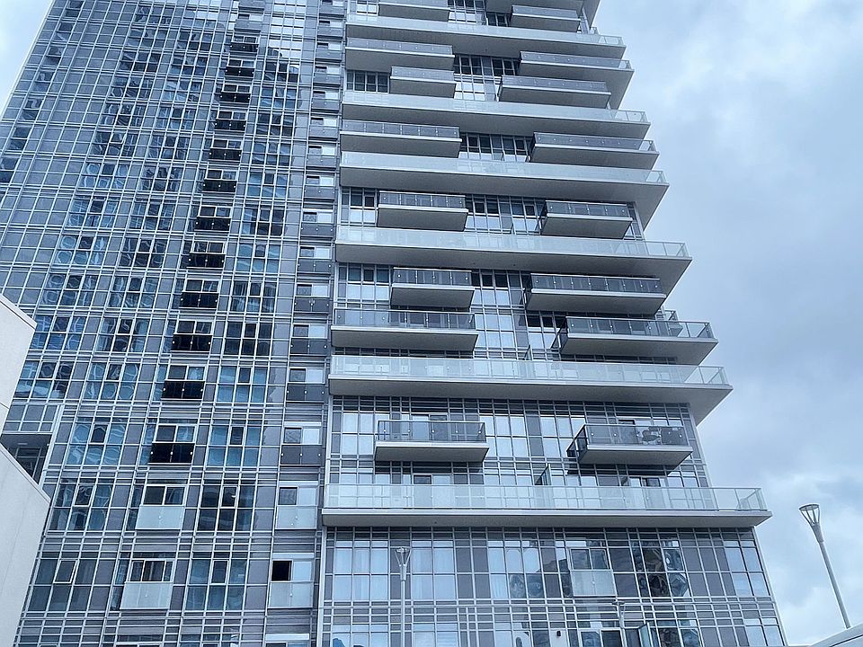 1st image of 225 Village Green Sq #2805