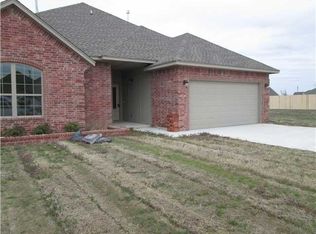 1005 SW 16th St, Moore, OK 73160