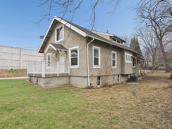 3rd image of 829 29th St
