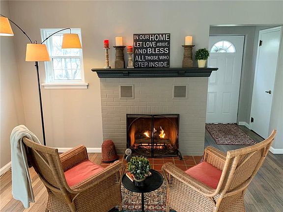 4th image of 835 Park Dr