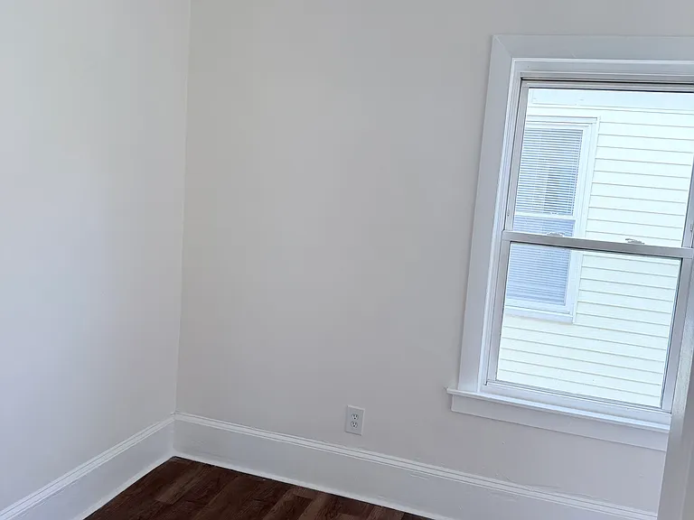 middle bedroom