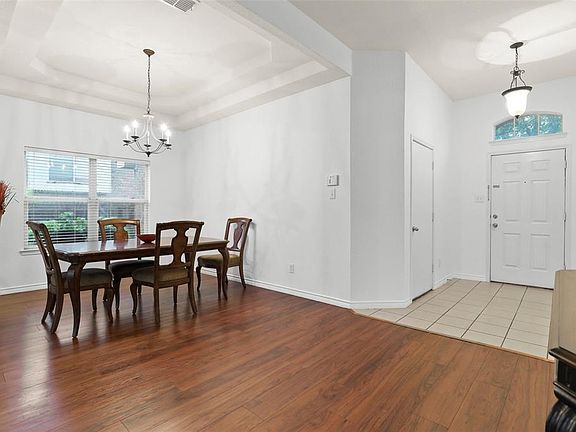 4th image of 217 Cozy Ln