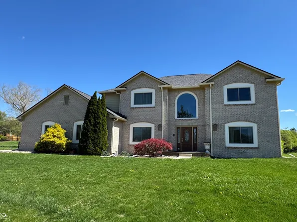 45 Meadowview Ln, Greenwood, IN 46142