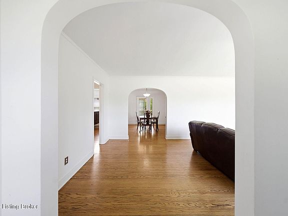 5th image of 109 Ridgeway Ave