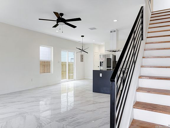 4th image of 1138 Aransas Ave