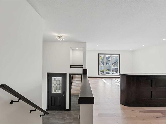 4th image of 1525 SW Mary Pl