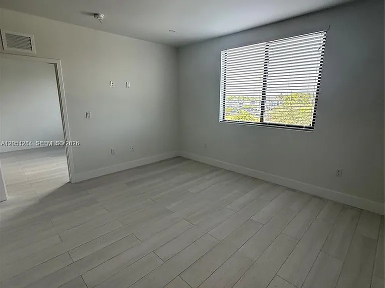1091 E 17th St #403 — Photo 10