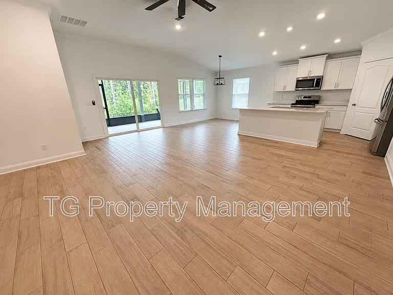 248 Zancara St — Photo 9