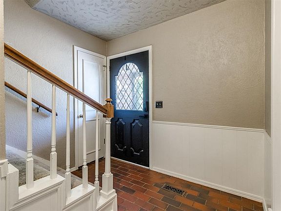 3rd image of 1301 Pine Oak Cir