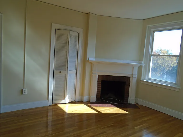 Craigie Cir — Photo 16