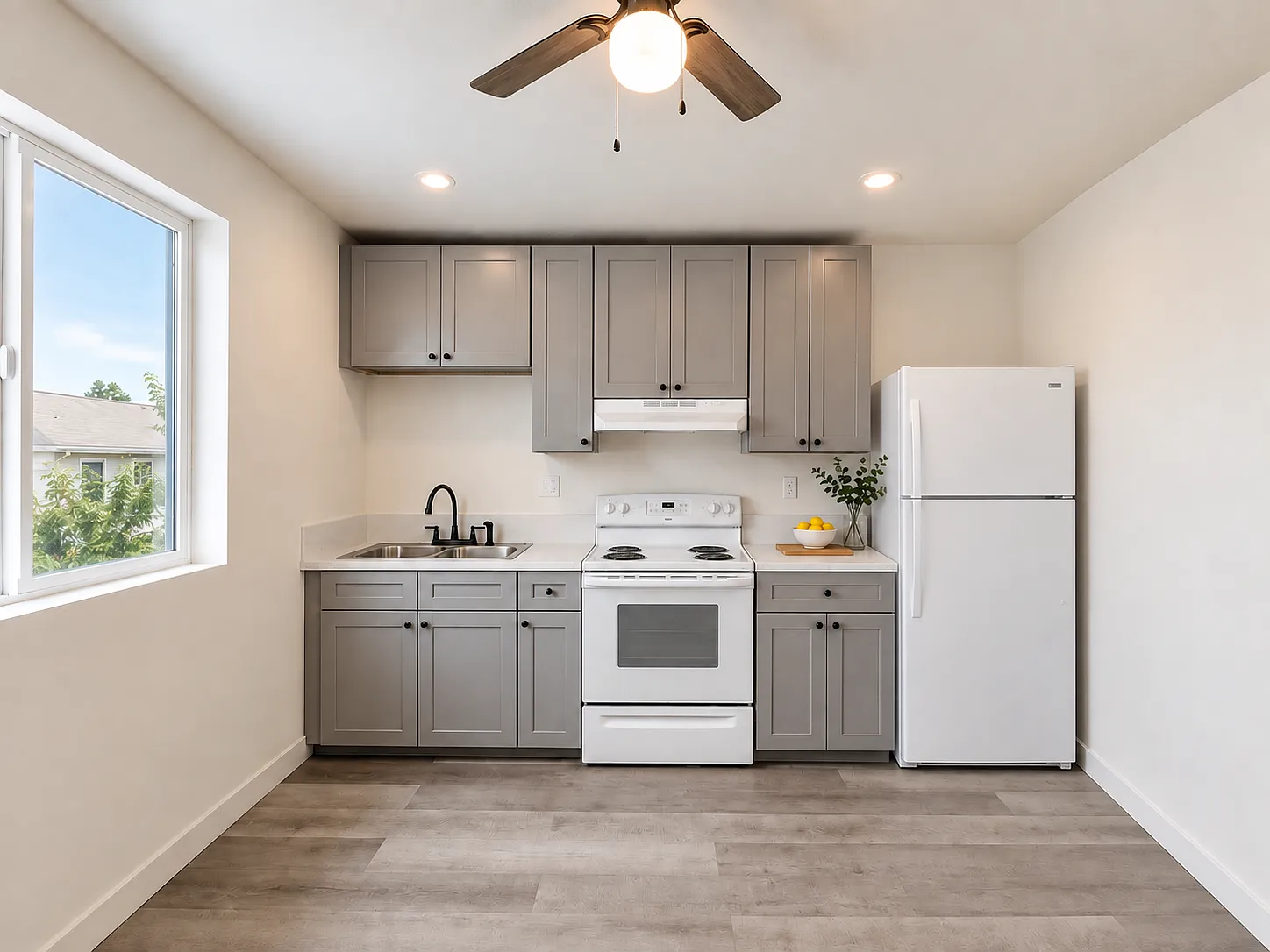 503 1/4 N Avenue 50 — Photo 2