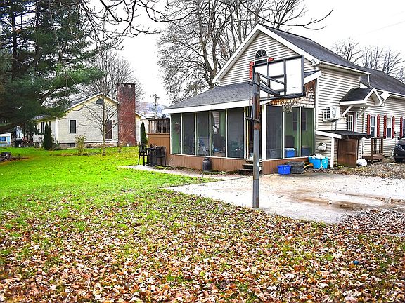 3rd image of 117 N 1st St