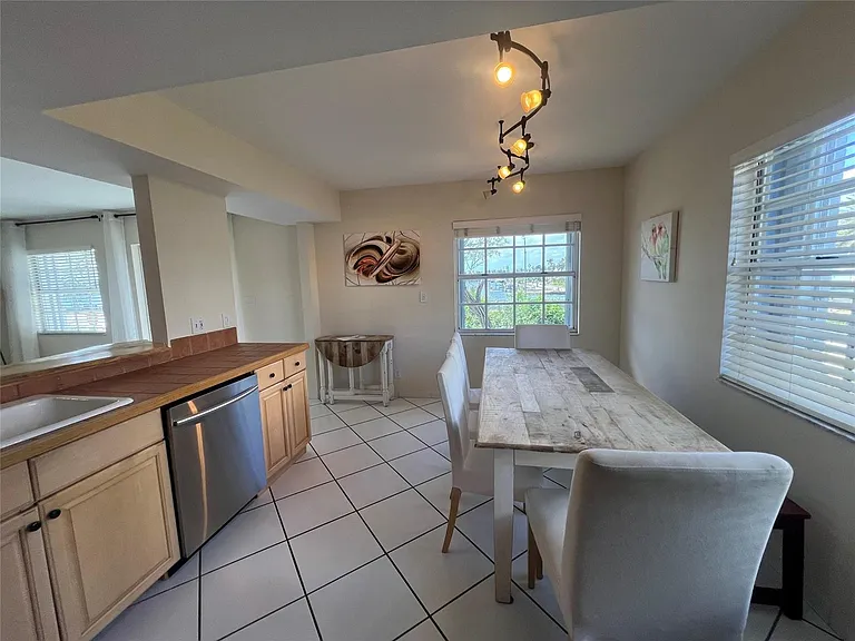 355 Virginia St — Photo 22