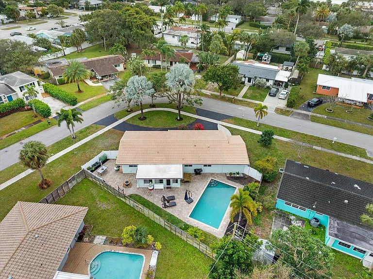 1257 NW 5th St — Photo 44