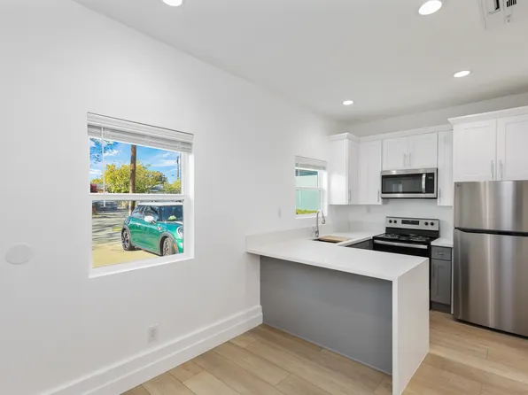 524 N Emerald Dr, Orange, CA 92868