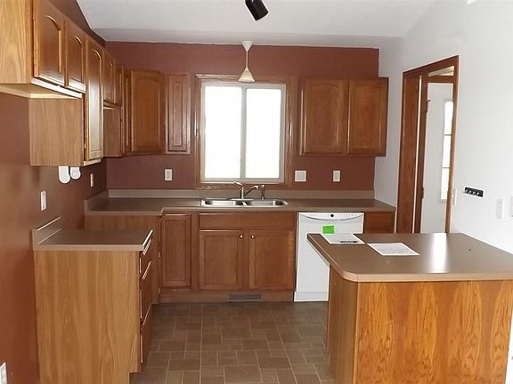 5th image of 701 Almond Ave