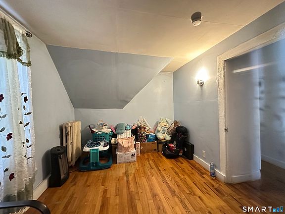 5th image of 35 Loomis Street