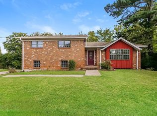 913 N Mountain Dr, Fultondale, AL 35068