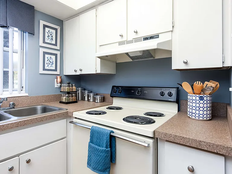 Ascott Place Apartments — Photo 3