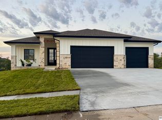 10007 Prospect St, Papillion, NE 68046