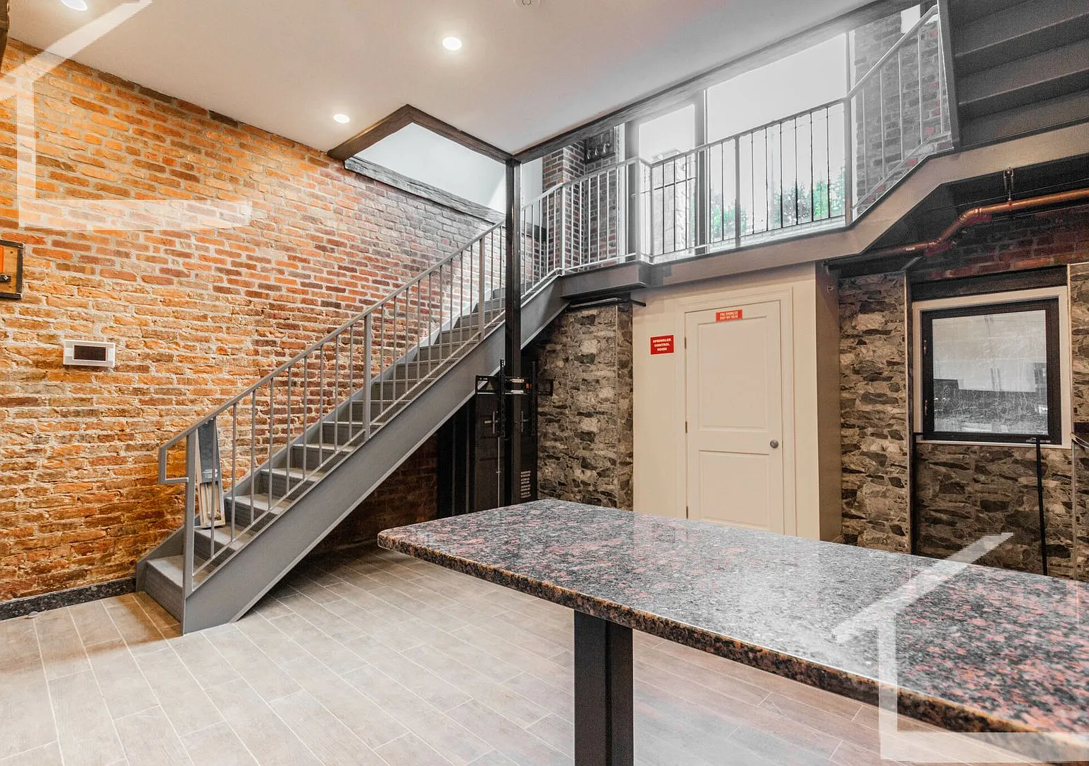 1 bed 1 bath LOFT in Fenway..... don't miss out!! SEPT 1st — Photo 3