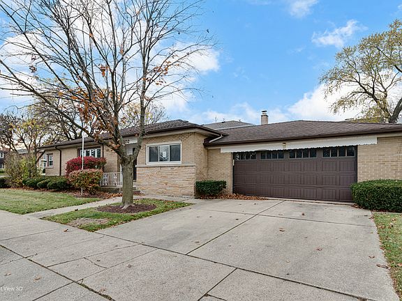 3rd image of 702 Community Dr