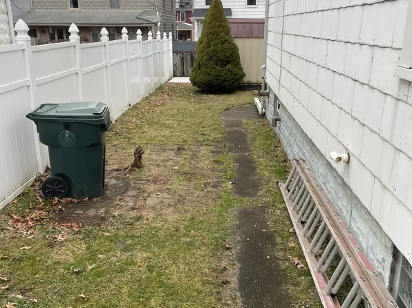 106 Apple Way, Ellwood City, PA 16117