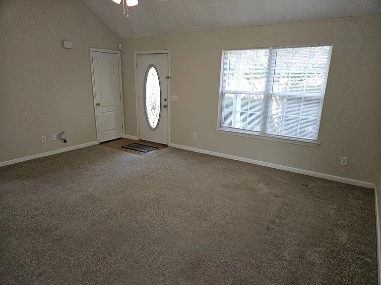 403 Ford Ct — Photo 5