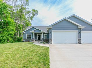 1058 Hillwood Run Dr, Oshkosh, WI 54901