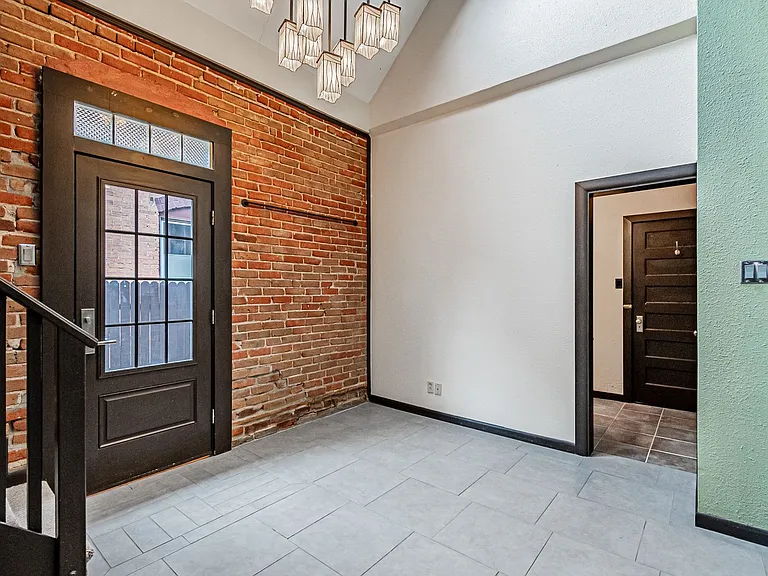 908 S Washington St — Photo 17
