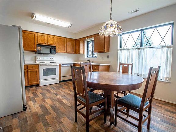 3rd image of 38599 Palm Meadow Dr