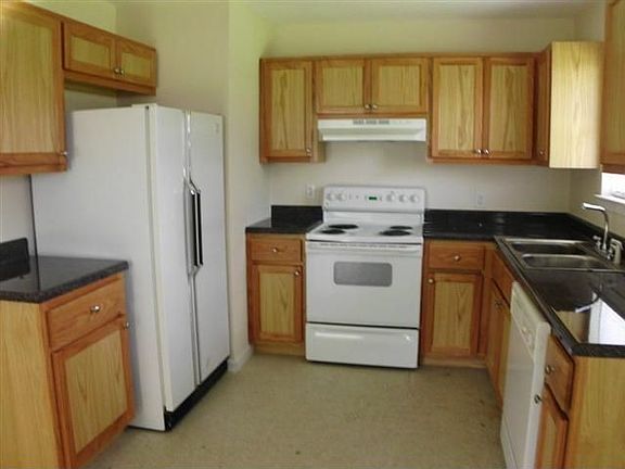 3rd image of 405 E Stevens Cir