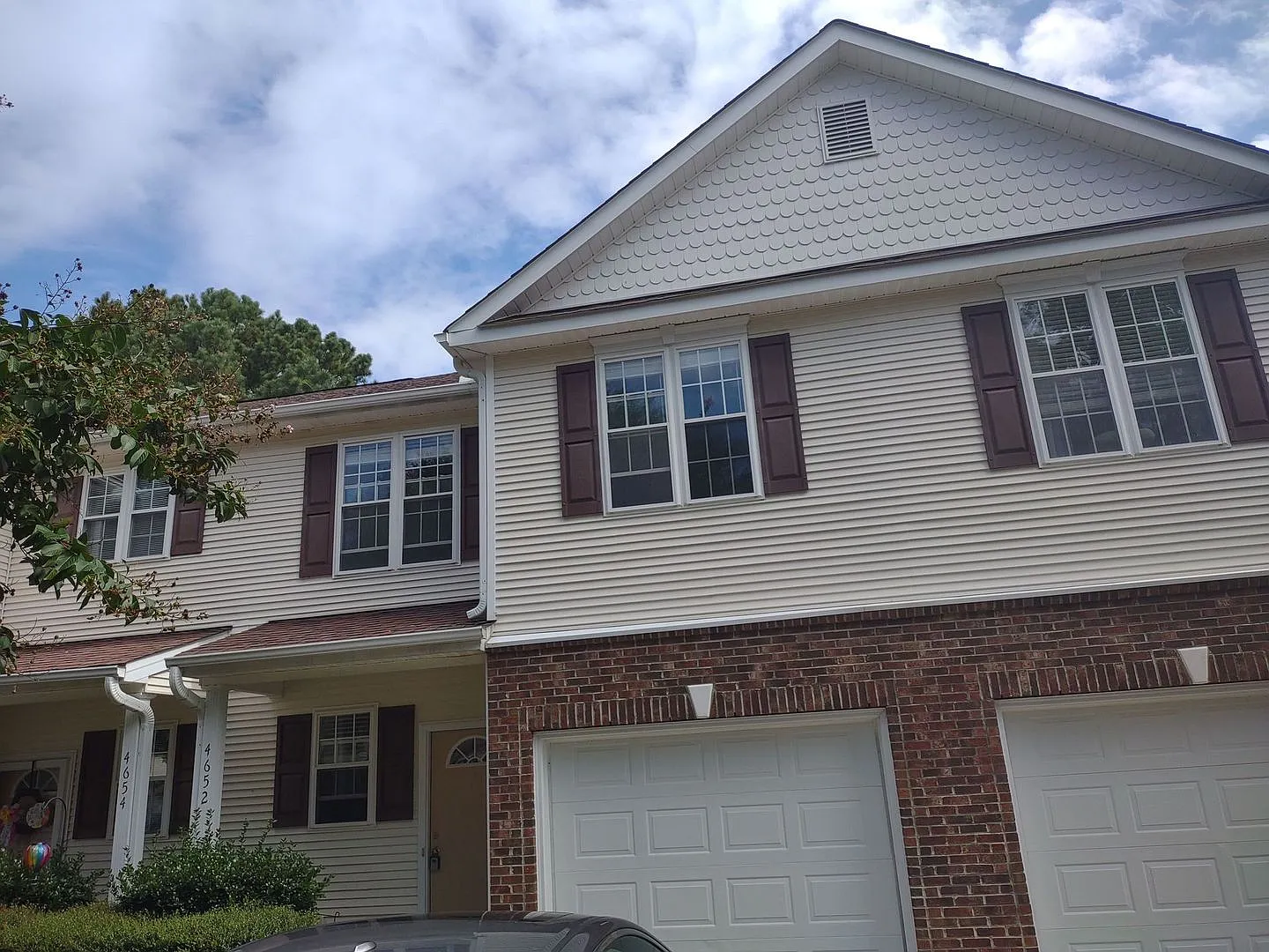 Lovely 3 Bedroom House | Great Location!- No Move In Fees — Photo 3