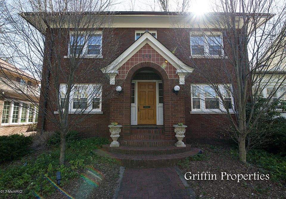 1st image of 546 Rosewood Ave SE