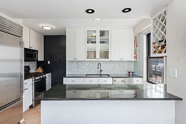 Sold by Sloane Square | media 3