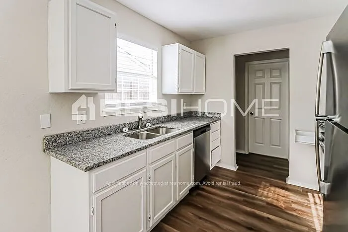 3 bed, 2.0 bath, 1228 sqft, $1,525 — Photo 3