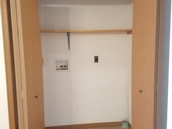 washer & dryer hookup/storage