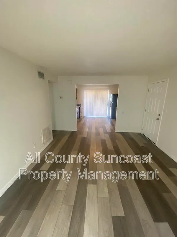 2 bed, 1.0 bath, $1,295 — Photo 4