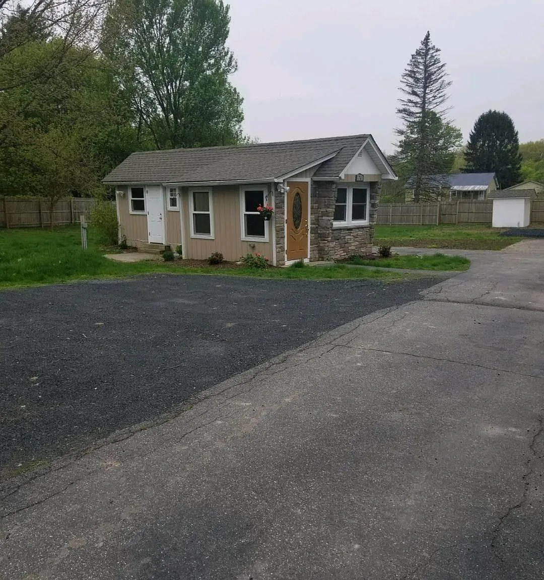 7 Mary Ann Ave — Photo 1