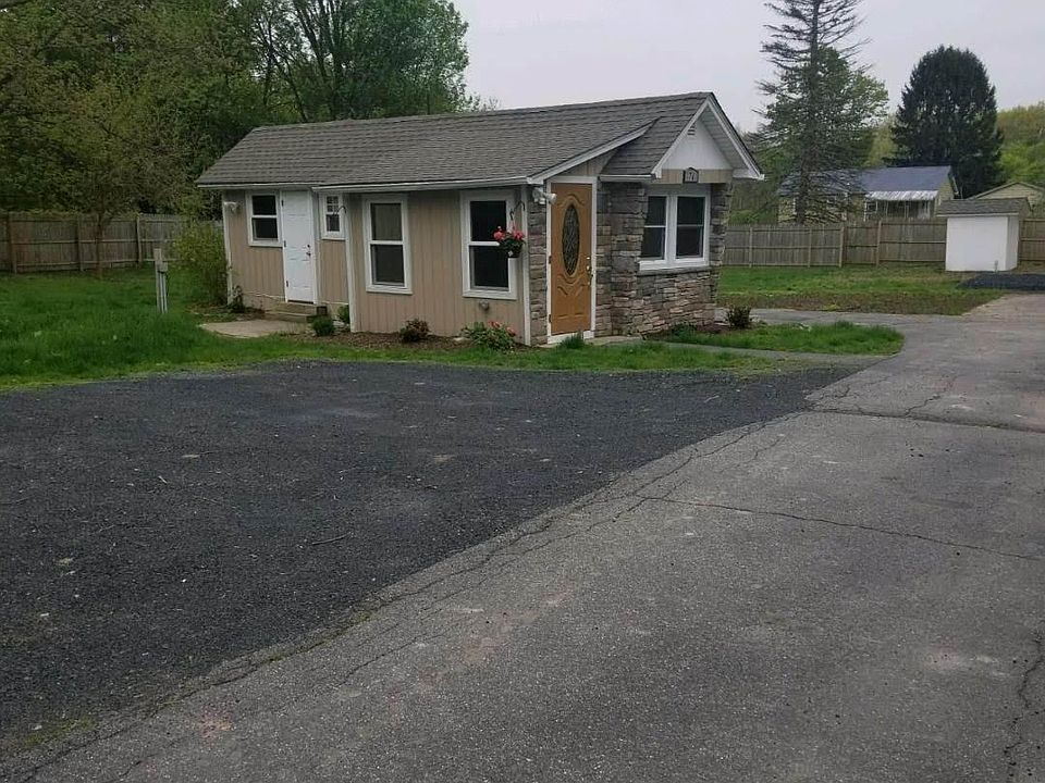1st image of 7 Mary Ann Ave #2