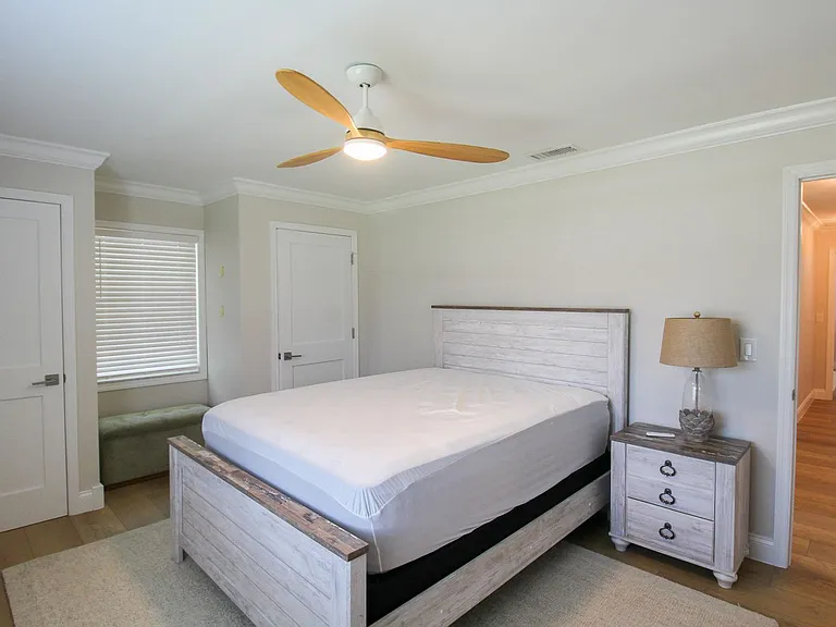 691 Russell St — Photo 10