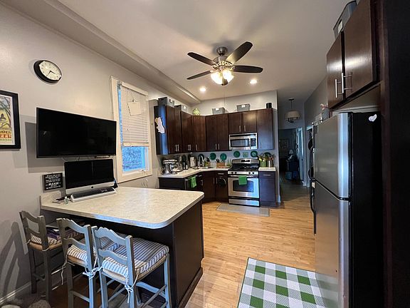 3rd image of 2130 W Cuyler Ave #1