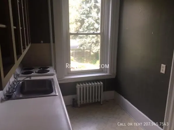 99 Broadway APT 5, Bangor, ME 04401