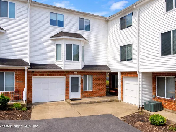 32 Amanda Ct, Staten Island, NY 10312