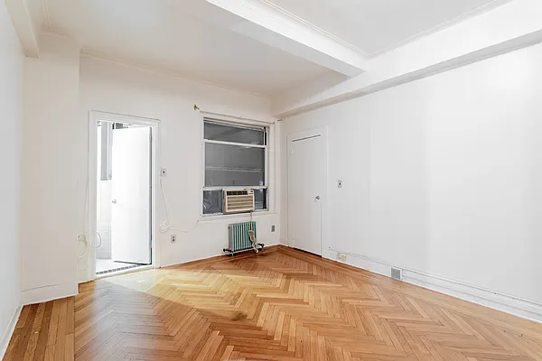 Rented by Coldwell Banker Warburg | media 11