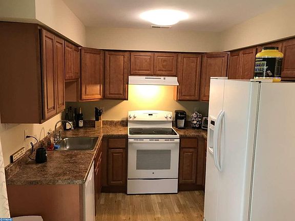 5th image of 518 Essex Ct #518