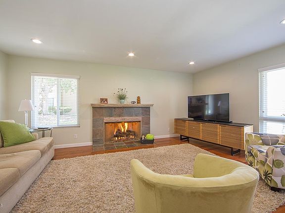 2nd image of 2817 Shoreview Cir